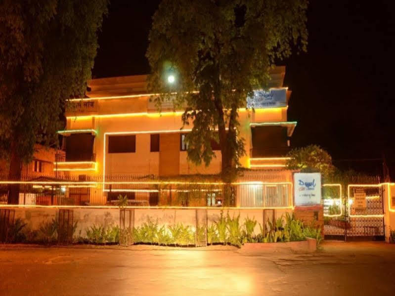 Capital O 10953 Dayal Lodge - A Boutique Hotel Агра Екстериор снимка