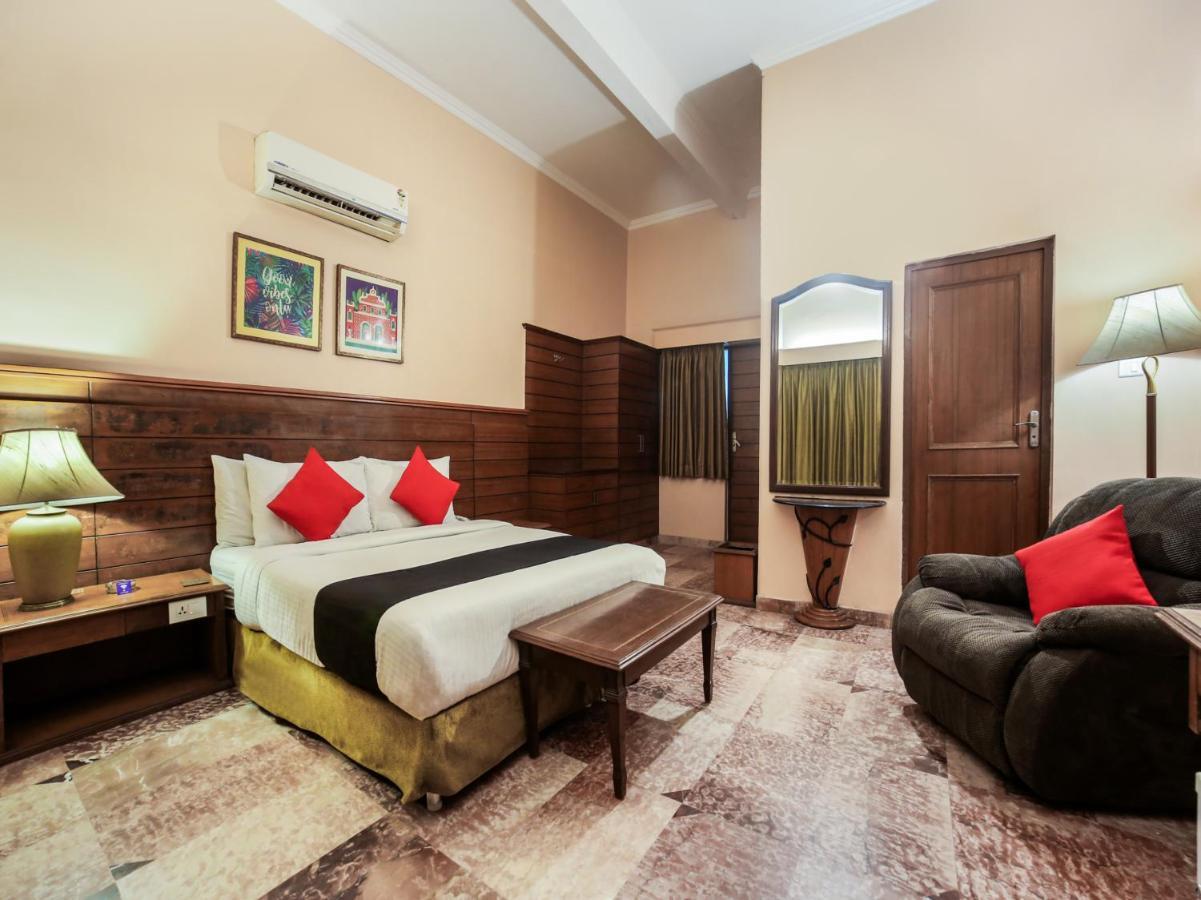 Capital O 10953 Dayal Lodge - A Boutique Hotel Агра Екстериор снимка