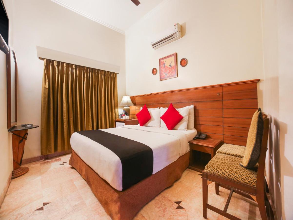 Capital O 10953 Dayal Lodge - A Boutique Hotel Агра Екстериор снимка