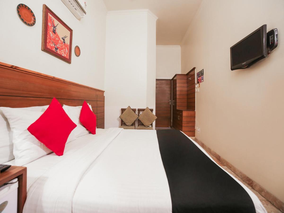 Capital O 10953 Dayal Lodge - A Boutique Hotel Агра Екстериор снимка