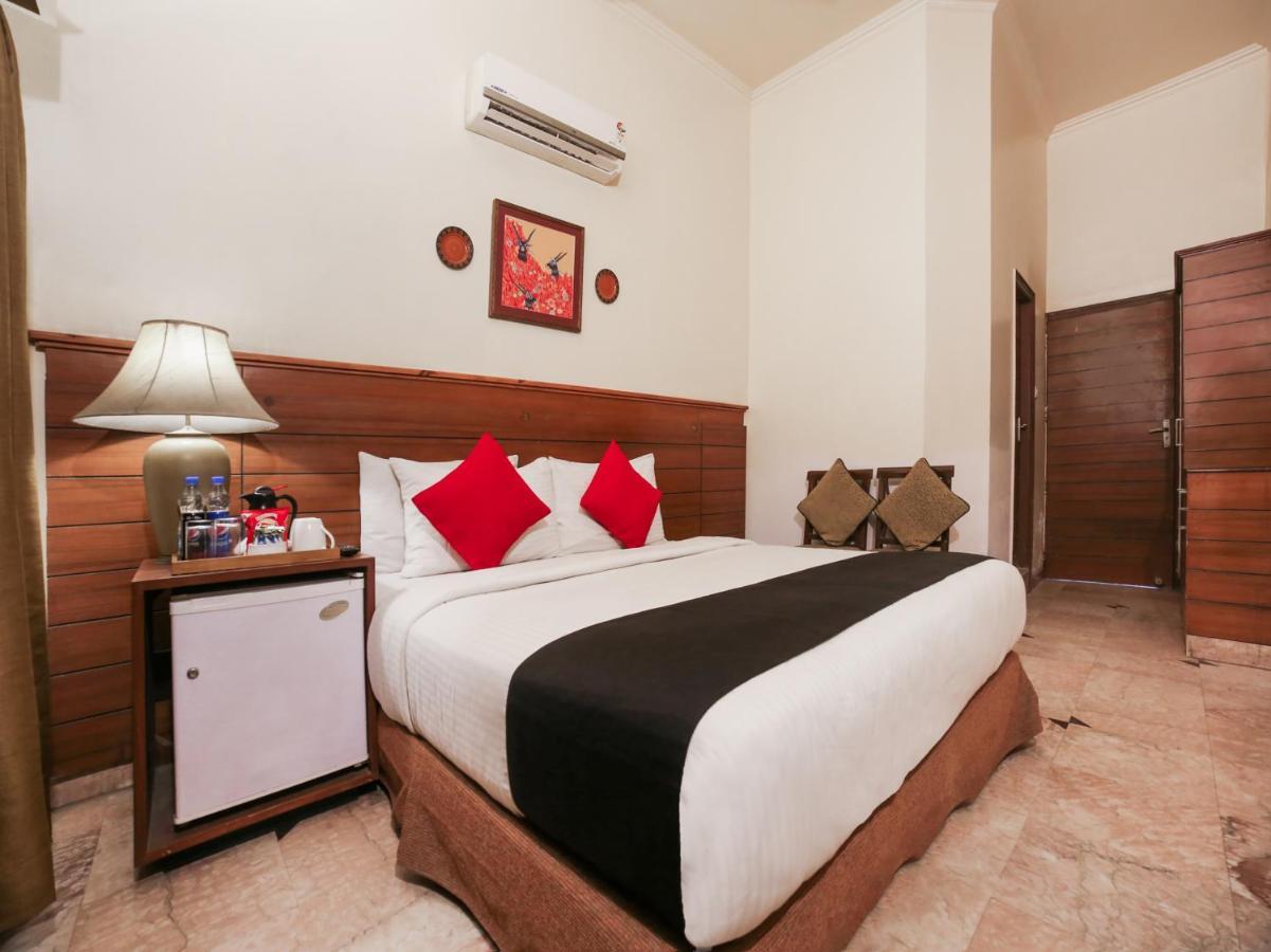 Capital O 10953 Dayal Lodge - A Boutique Hotel Агра Екстериор снимка