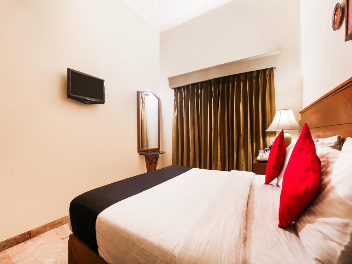 Capital O 10953 Dayal Lodge - A Boutique Hotel Агра Екстериор снимка