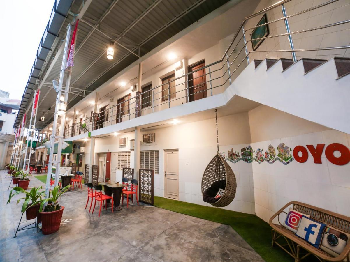 Capital O 10953 Dayal Lodge - A Boutique Hotel Агра Екстериор снимка