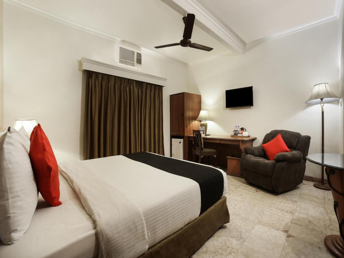 Capital O 10953 Dayal Lodge - A Boutique Hotel Агра Екстериор снимка
