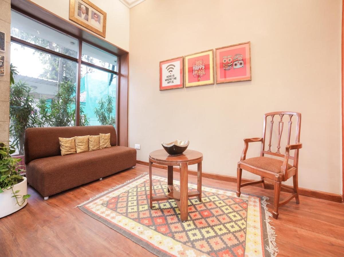 Capital O 10953 Dayal Lodge - A Boutique Hotel Агра Екстериор снимка