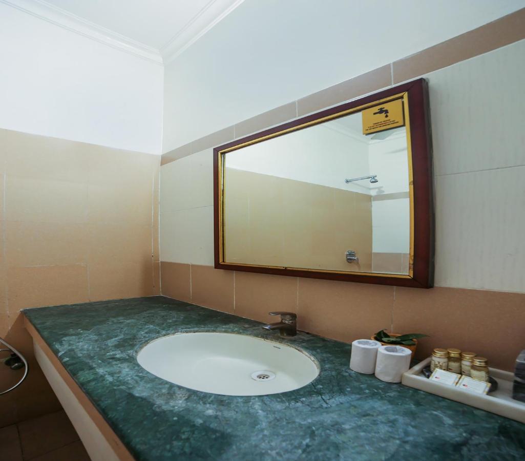 Capital O 10953 Dayal Lodge - A Boutique Hotel Агра Екстериор снимка
