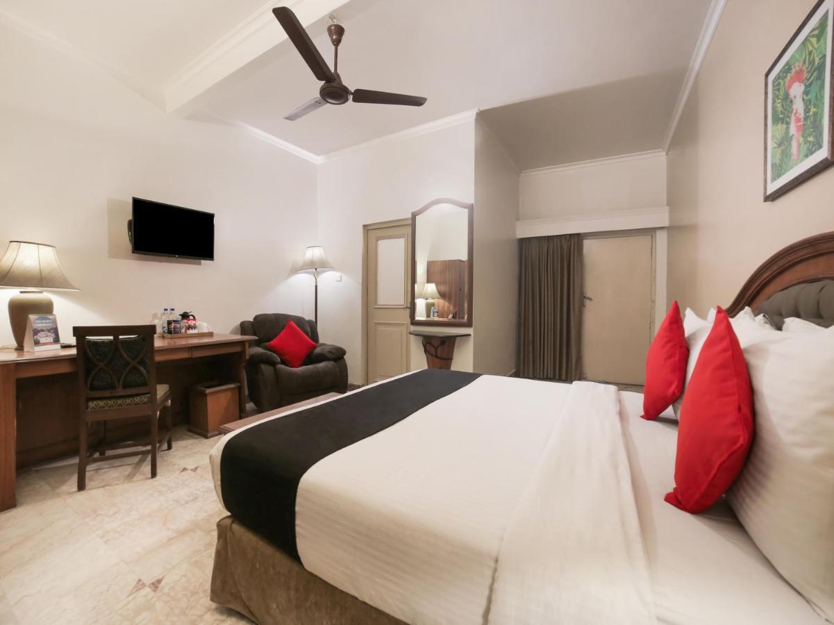 Capital O 10953 Dayal Lodge - A Boutique Hotel Агра Екстериор снимка