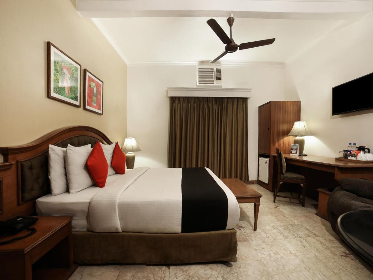 Capital O 10953 Dayal Lodge - A Boutique Hotel Агра Екстериор снимка